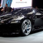 Компания Bugatti заключила на Женевском автосалоне эпохальную сделку, продав новую модель La Voiture Noire за рекордные $12,3 млн. Автомобиль,